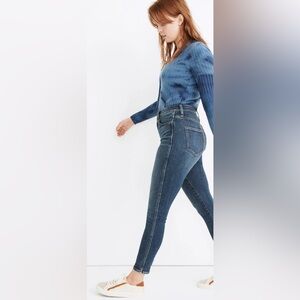 Madewell SZ  36P Curvy High-Rise Skinny Jeans 
Danny Med Wash
J7686
(Sz 22-24)